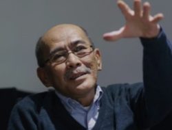 Ekonom Senior Sebut Demokrasi Indonesia Terjun Bebas Sejak Jokowi Menjabat