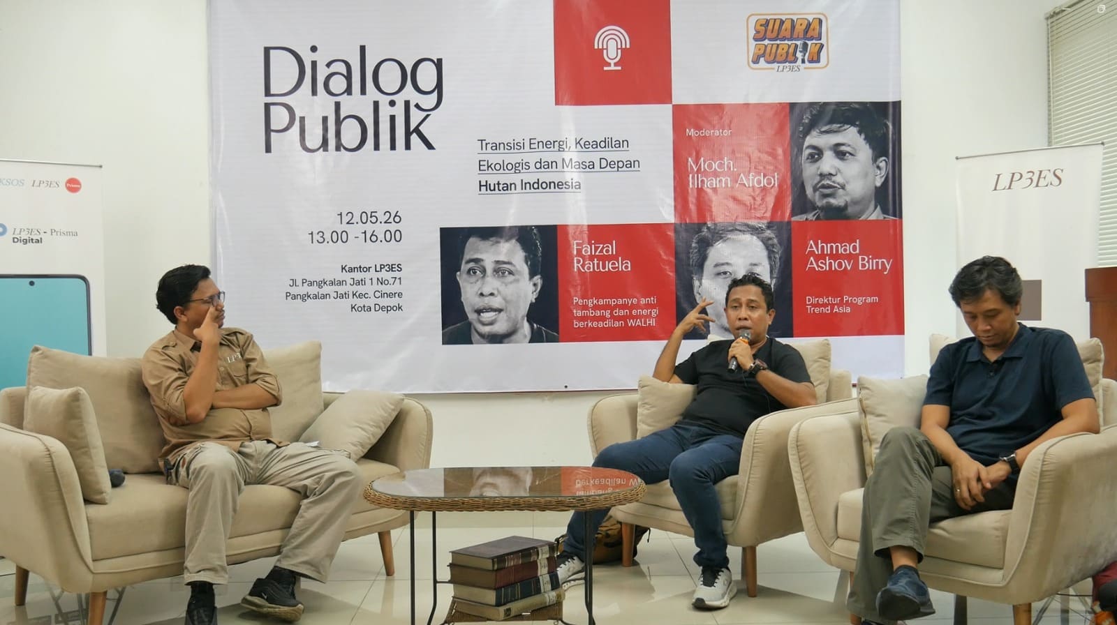Ahmad Ashof Birry (paling kanan).